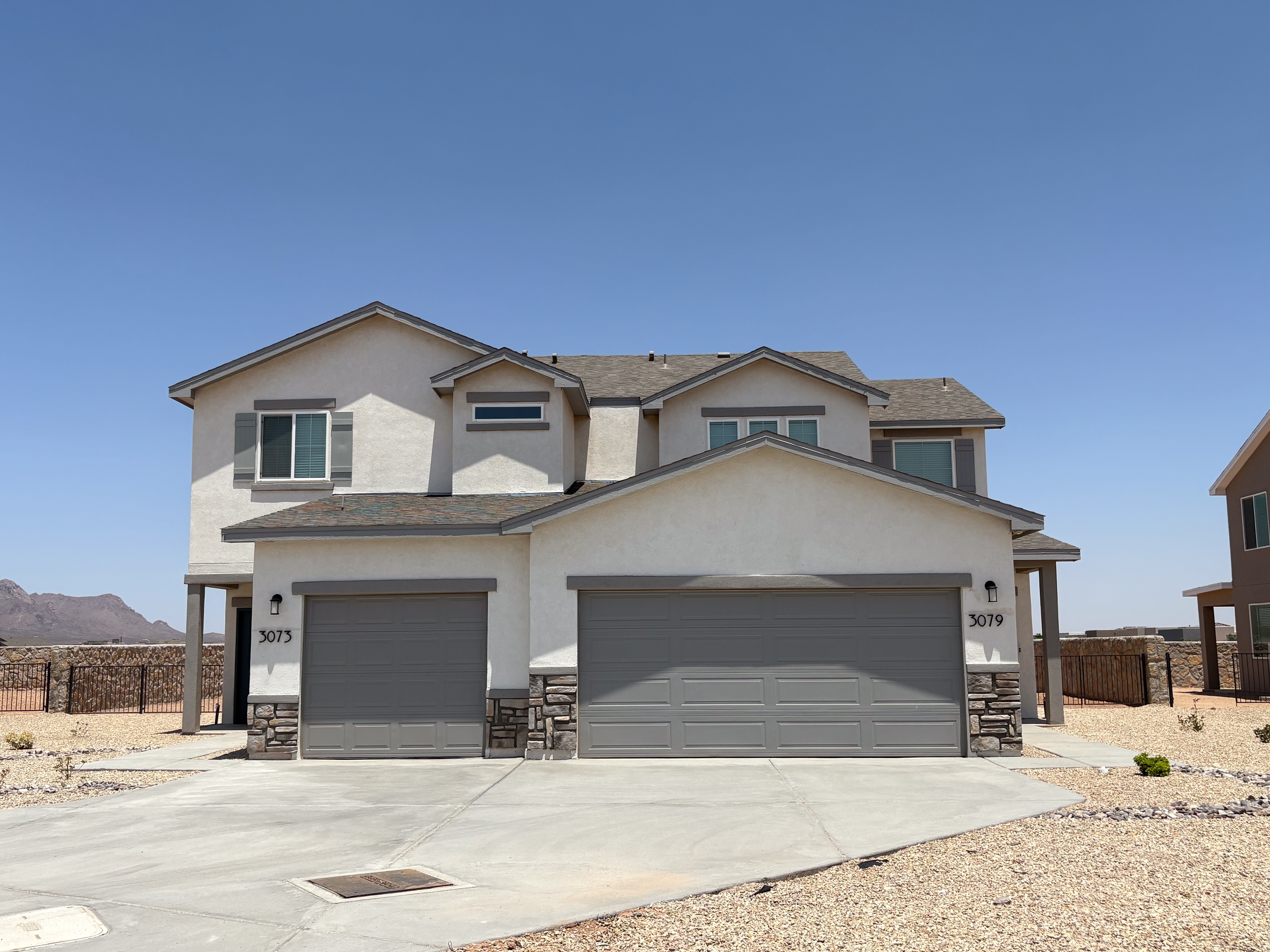 3073 Gladstone Street - 1